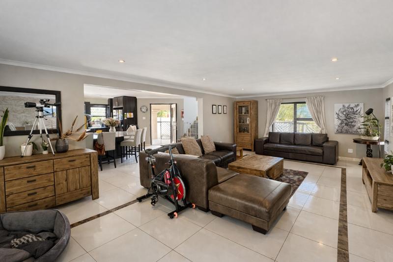4 Bedroom Property for Sale in Flamingo Vlei Western Cape